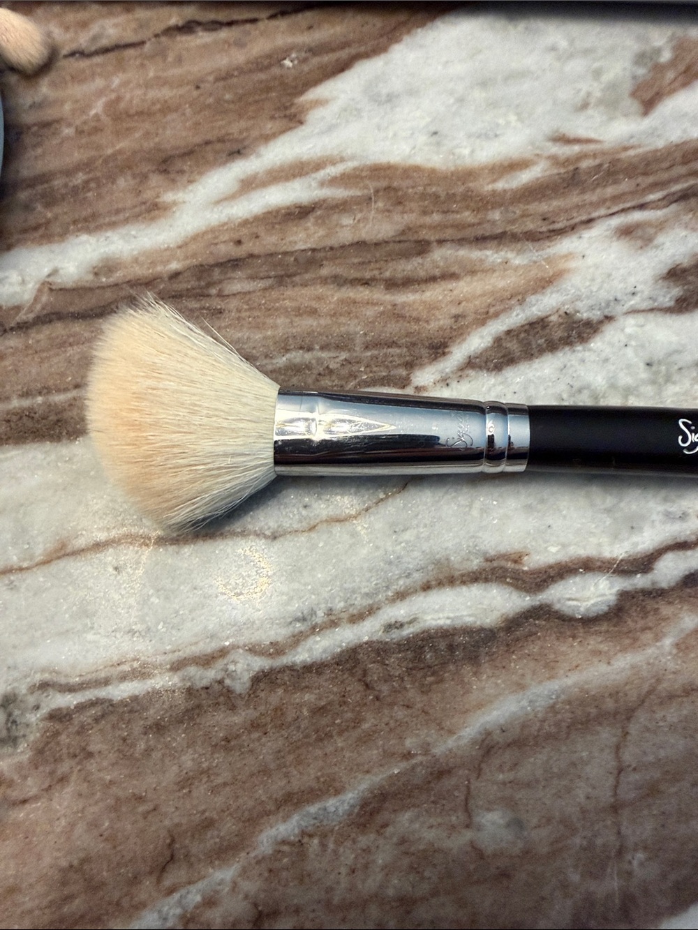 Sigma Beauty large angled contour F40 Brush with Cream Bristles - Picture 2 of 4